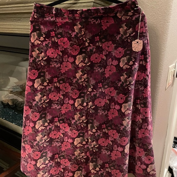 Velvet skirt - Picture 1 of 2